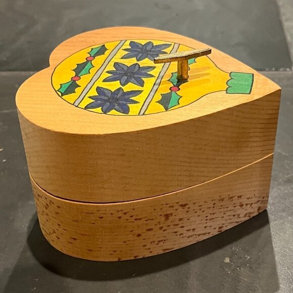 Christmas "Silent Night" Heart Shaped Music Box/Trinket/Keepsake Box - Handmade - Picture 8 of 12